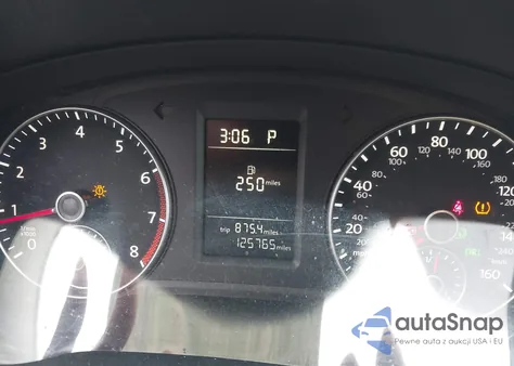 2013 Volkswagen Passat 2.5L S z USA, uszkodzony, nr VIN 1VWAP7A35DC067454